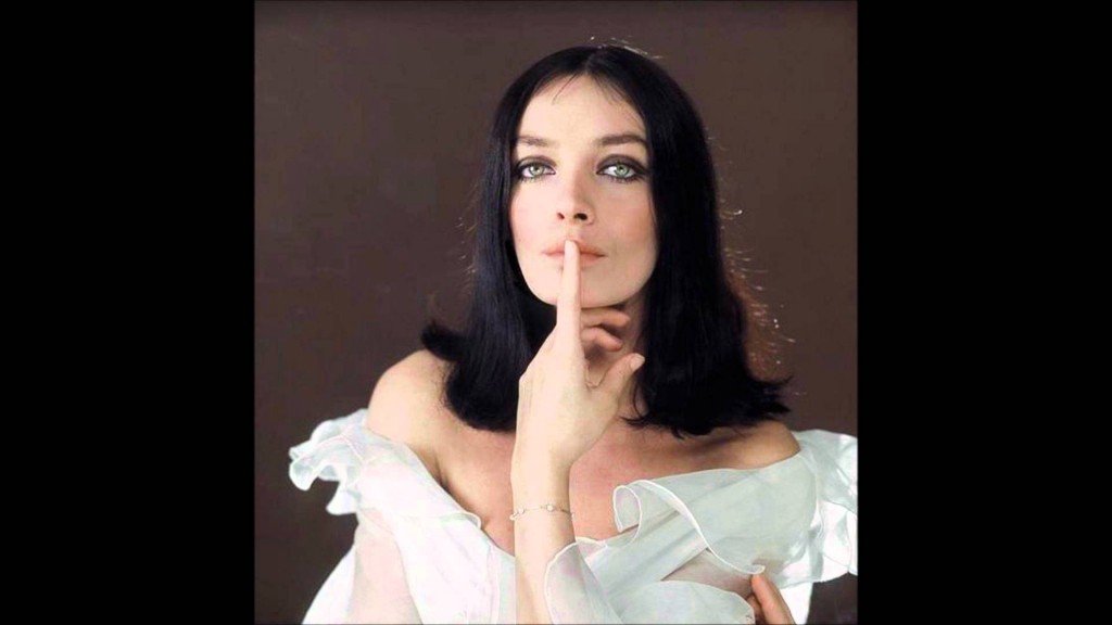 Cover of the Day / Reprise du Jour : “Marie Douceur/Marie Colère” – Marie Laforêt (1966) from The Rolling Stones’ “Paint it Black”