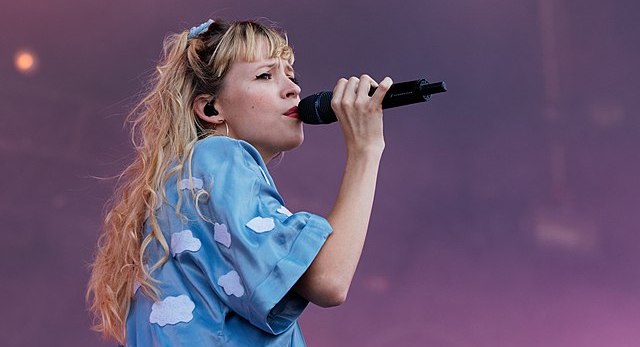 Singer Angèle performingat the Festival_des_Vieilles_Charrues in 2018